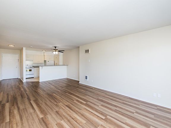 3rd image of 888 Vermont St #303