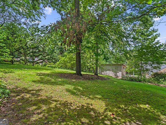 5th image of 204 Sherwood Dr