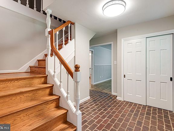 4th image of 265 Vincent Rd