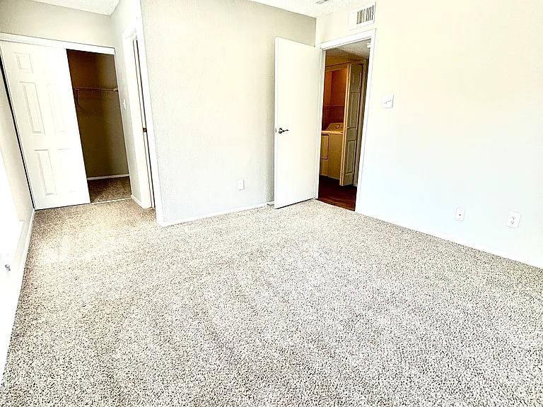 Broadwater Apartments — Photo 41