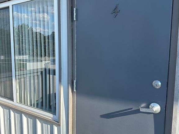 Only 5 apartments on site (quiet community)!