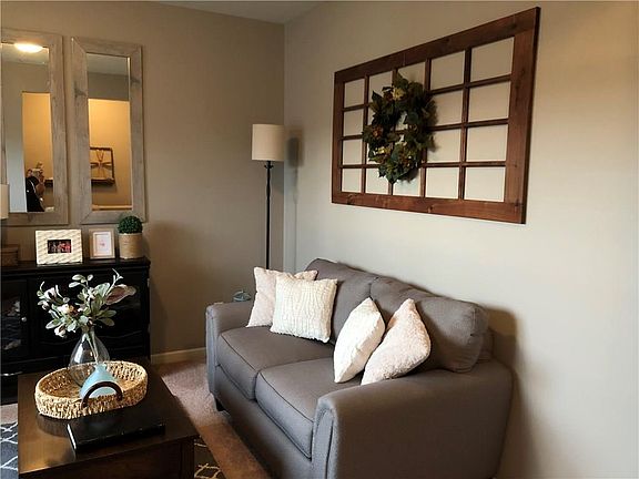 3rd image of 1731 Redbay Dr