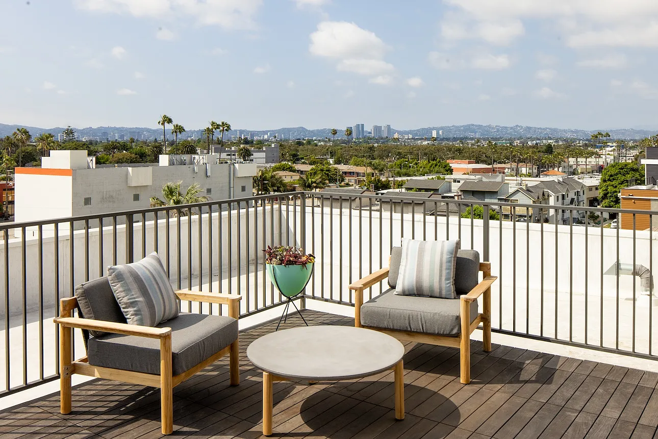 Frame Mar Vista — Photo 2
