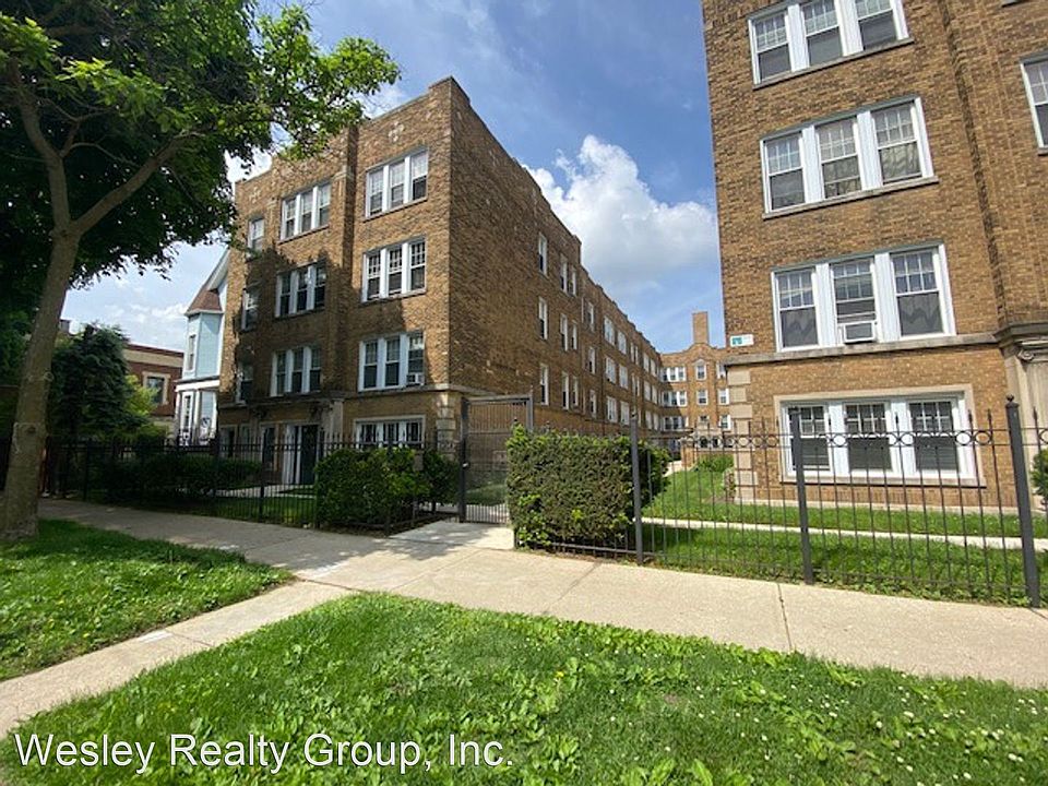 1st image of 4424 N Seeley Ave APT 3B
