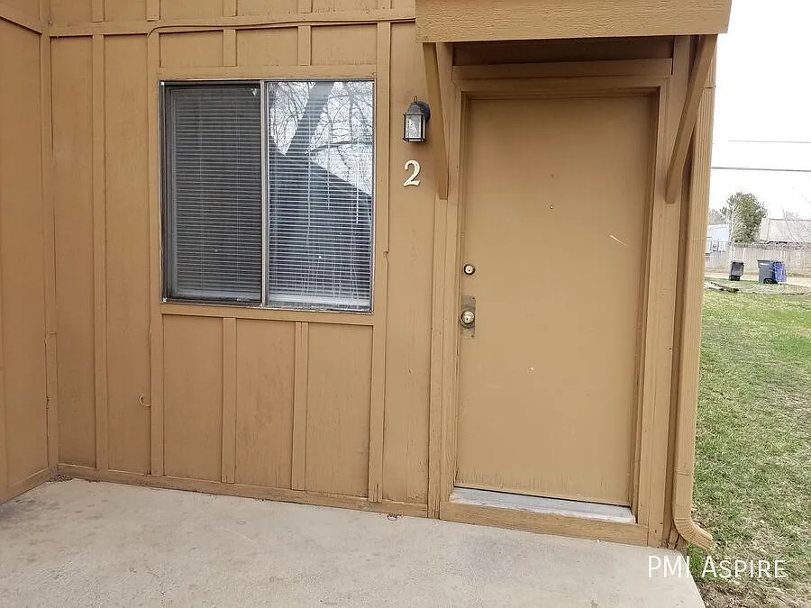 513 W Geneseo St #2