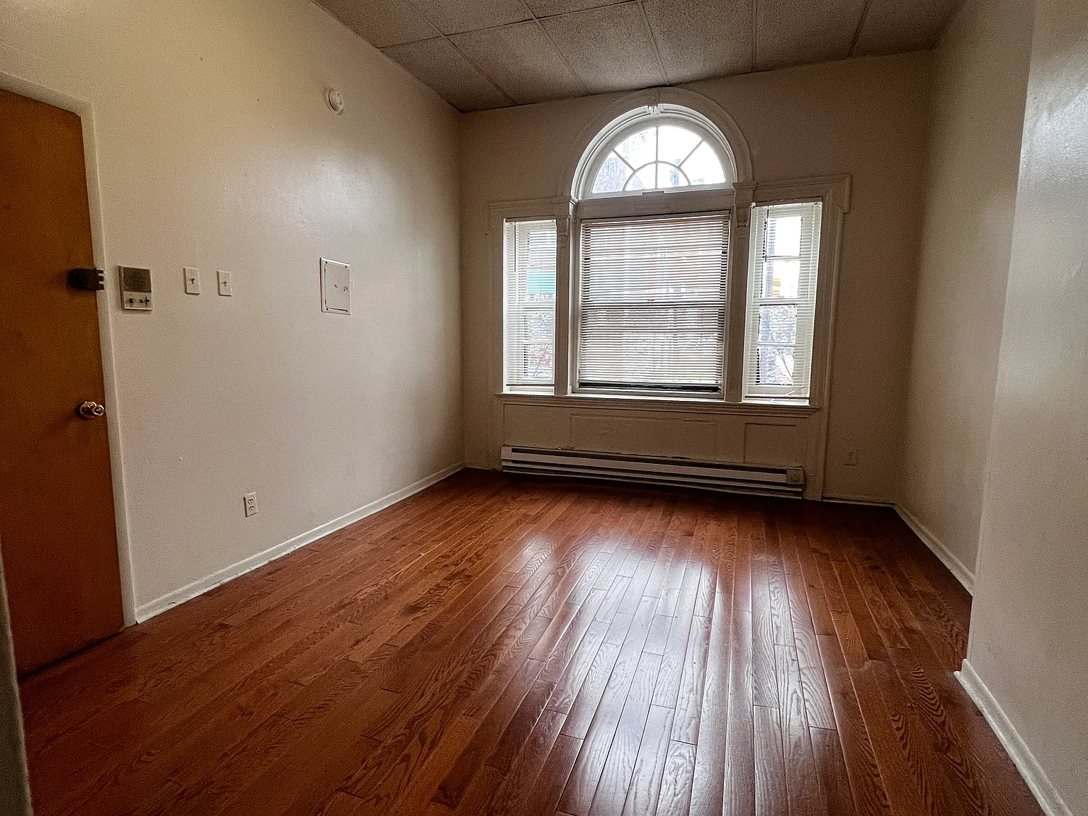 2049 Chestnut St — Photo 3