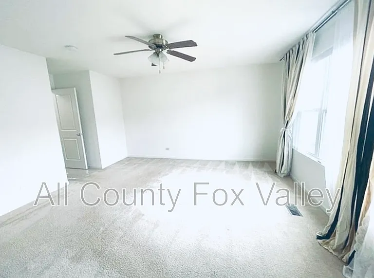 459 Grosvenor Ln — Photo 17