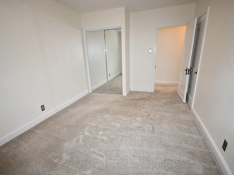 1604 W 11th St #2 — Photo 6