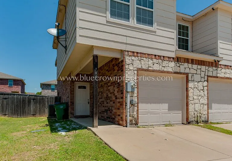 706 Parkplace Rdg — Photo 3
