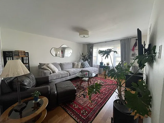 403 Crest Ave — Photo 3