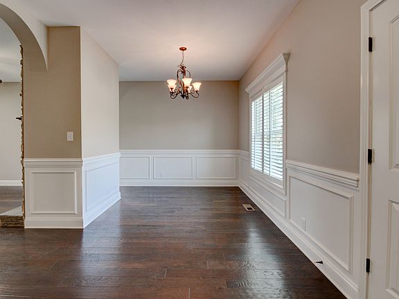 5th image of 1085 Willow Cir