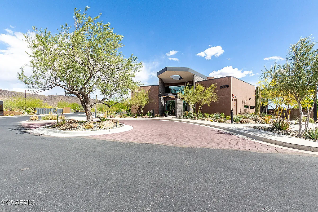 4 bed, 4205 sqft, $4,195 — Photo 3