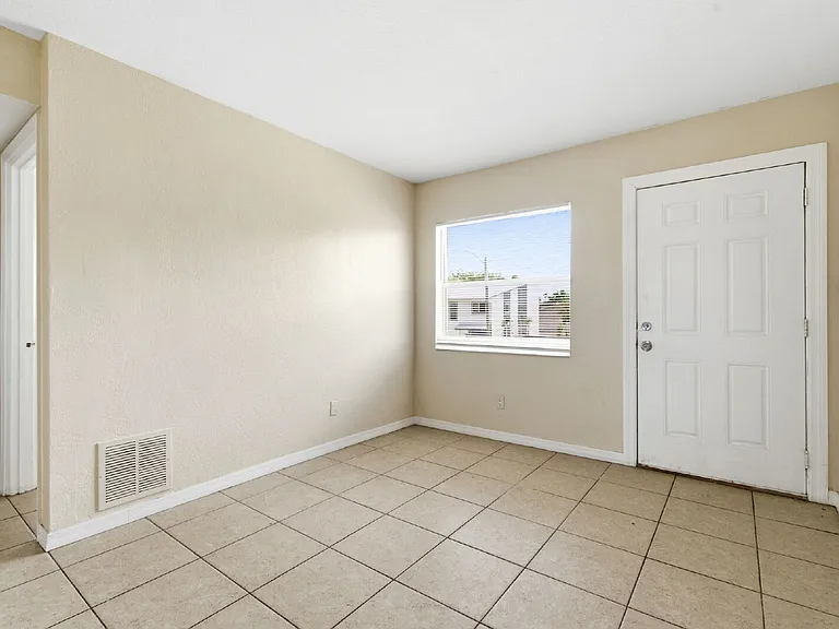 1799 Russell St S #3 — Photo 10