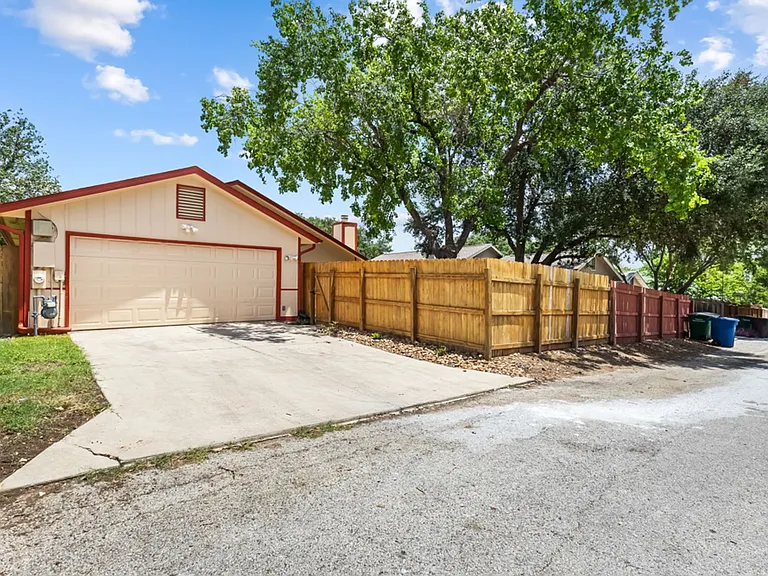 1514 Vista Hill St — Photo 24