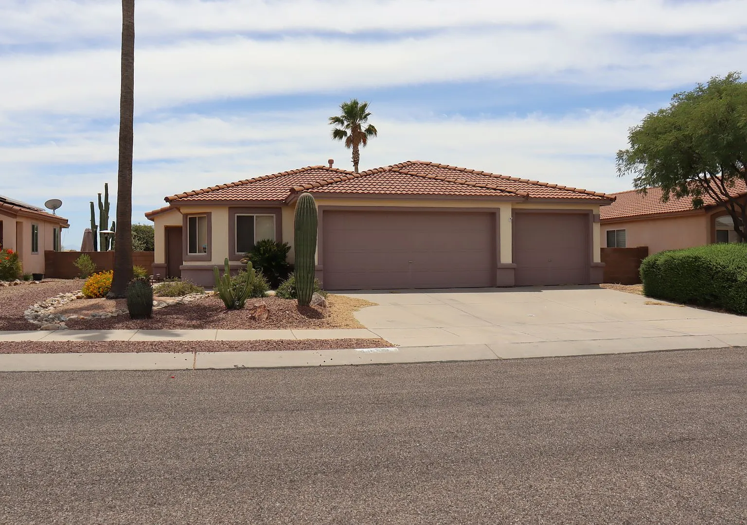4 bedroom 2 bath — Photo 2