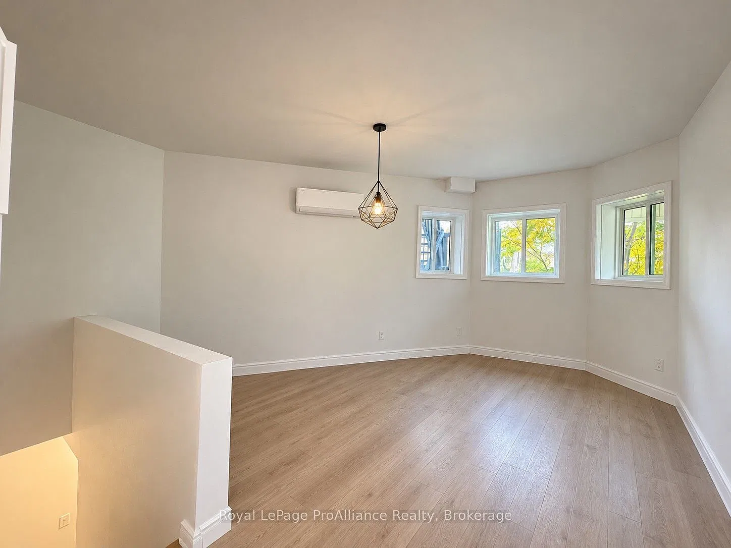380 Park St N — Photo 3