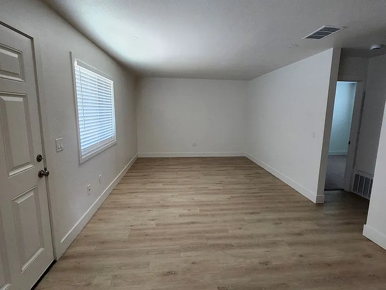 2585 Kenton Ct. — Photo 8