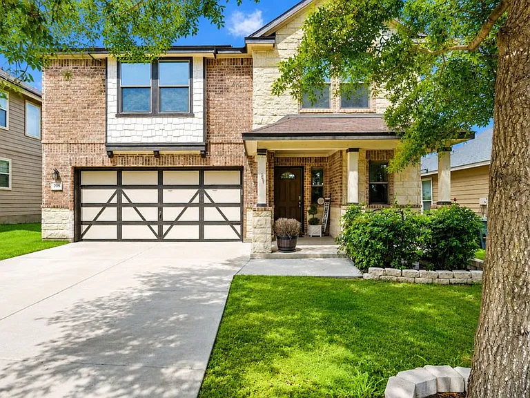 208 Gatewood Clf — Photo 1