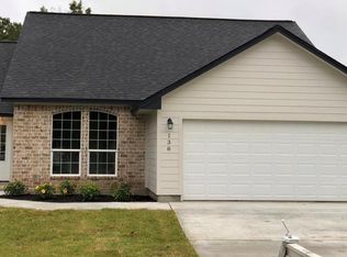 138 Luciana St, Clute, TX 77531