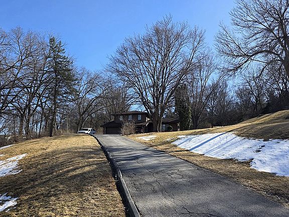 5th image of 813 College Rd