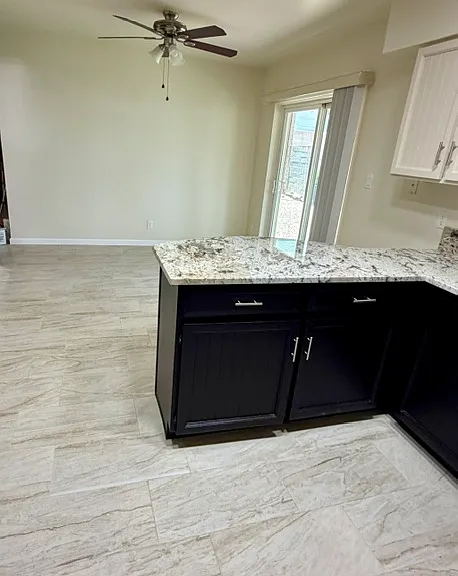 1120 S Hazelton Ln — Photo 2