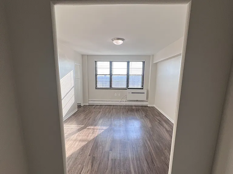 Broadview Apartments — Photo 46