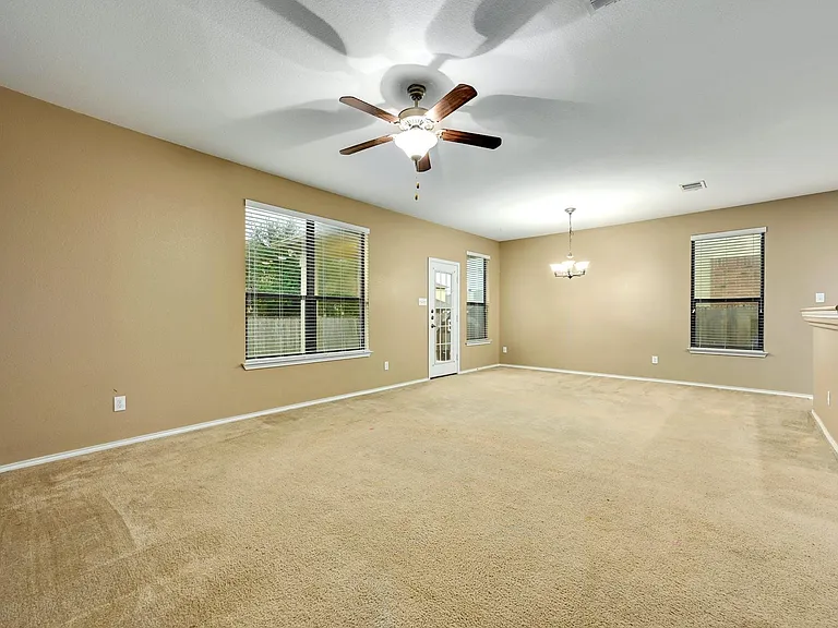 1029 Hyde Park Dr — Photo 11