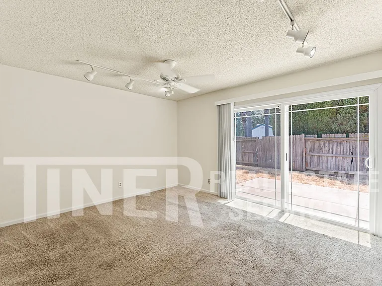 9586 Meadowgreen Cir — Photo 12