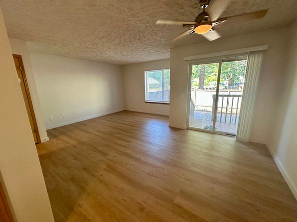 12031 28th Ave NE APT B