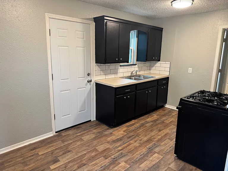 2212 S Air Depot Blvd — Photo 3
