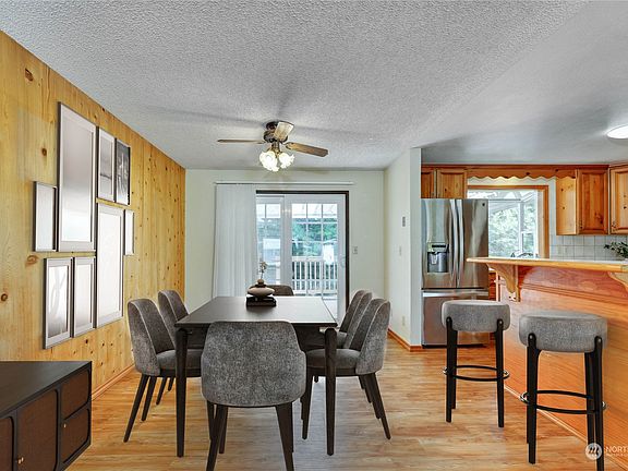 4th image of 2910 Osiris Court NE