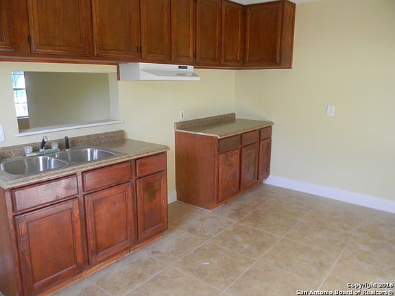 5th image of 138 E Vestal Pl