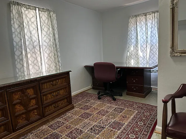 12 bed, 3000 sqft, $900 — Photo 2