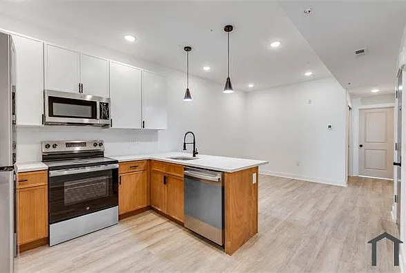 2 bed, 900 sqft, $1,550 — Photo 1