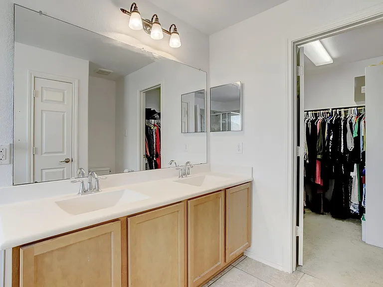 6423 Calgary Woods Ln — Photo 16