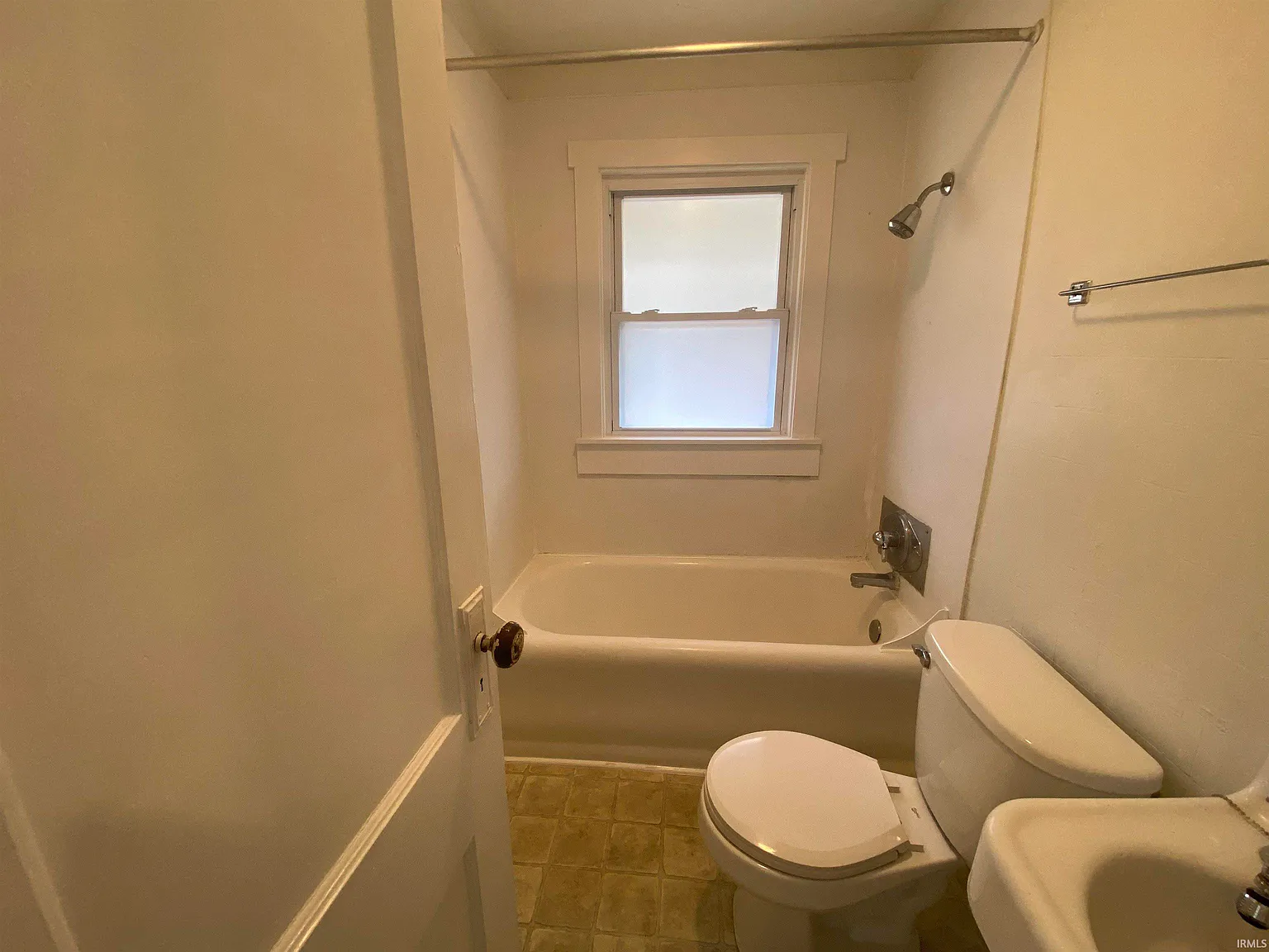 2 bed, 1.0 bath, 800 sqft, $1,200 — Photo 4