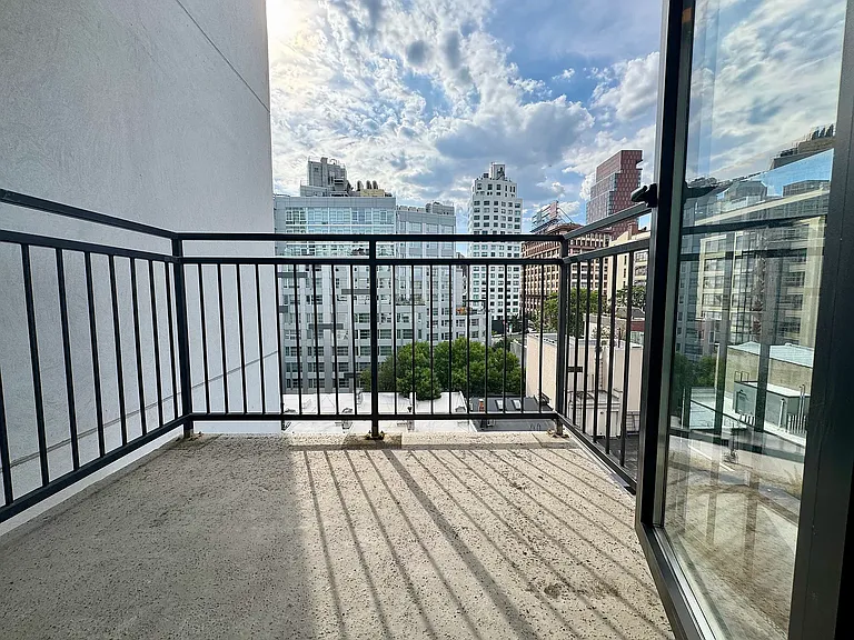 260 Gold St #917 — Photo 4