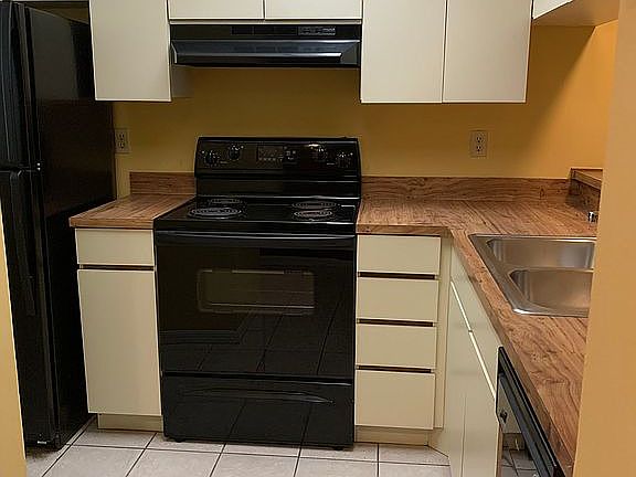 4th image of 3148 Sir Hamilton Cir #3