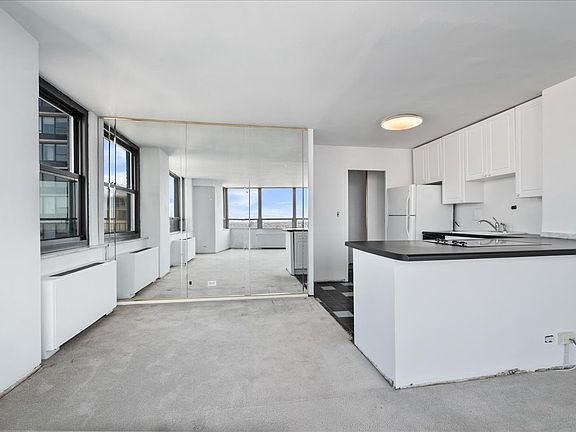 5th image of 5701 N Sheridan Rd APT 17B