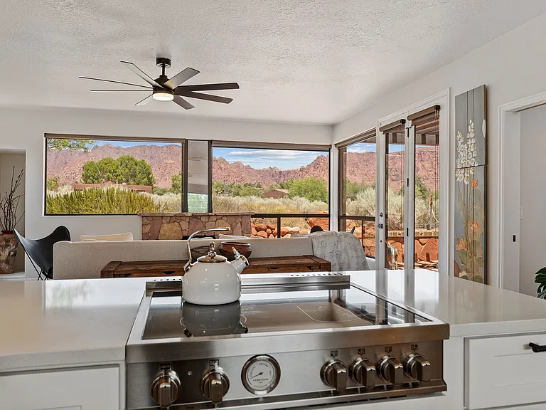 1411 W Sandhill Cir — Photo 15