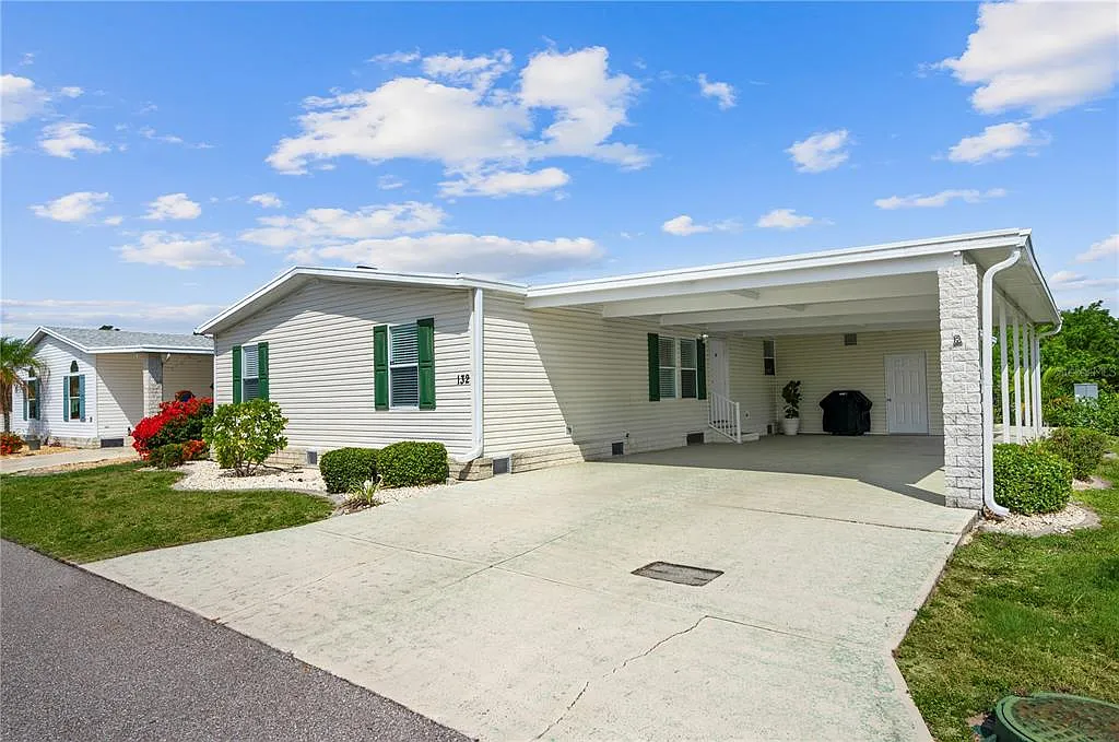 3 bed, 2.0 bath, 1700 sqft, $2,000 — Photo 2