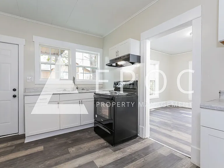 638 Wesley Dr — Photo 3