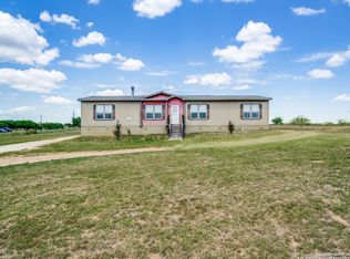 252 COUNTY ROAD 302, Floresville, TX 78114