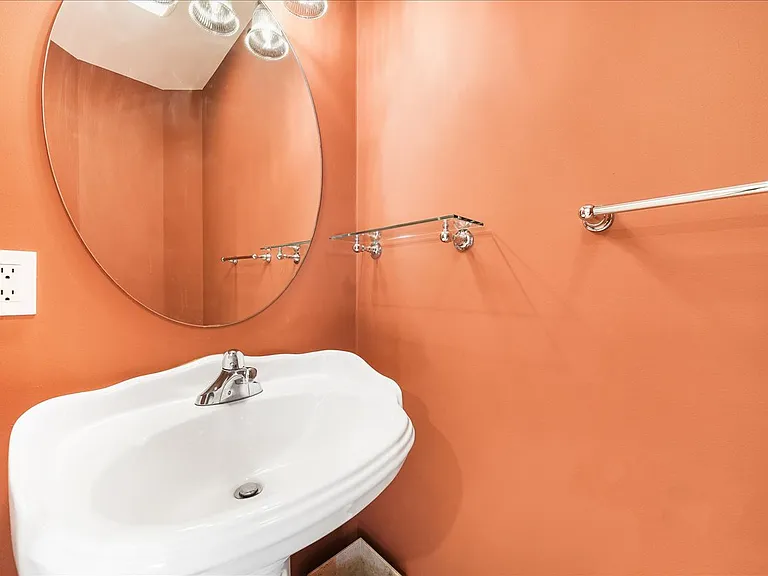 58 Alexander Ct — Photo 10