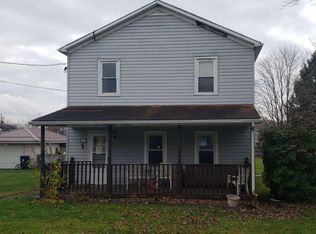11 3rd St, Lucernemines, PA 15754