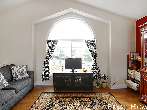 4th image of 2875 Burritt St NW