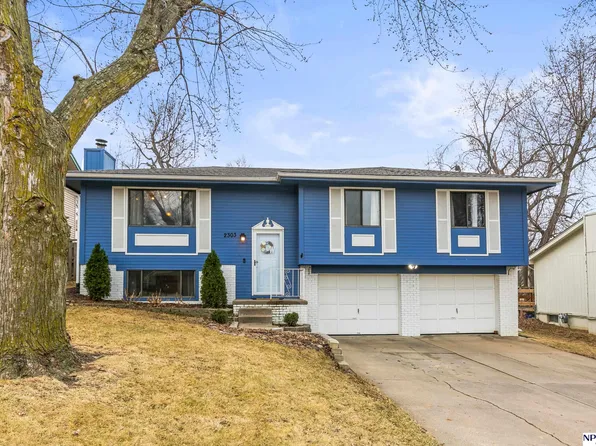 2303 Coventry Dr, Bellevue, NE 68123