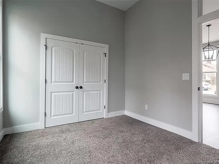 532 E Chestnut St — Photo 26