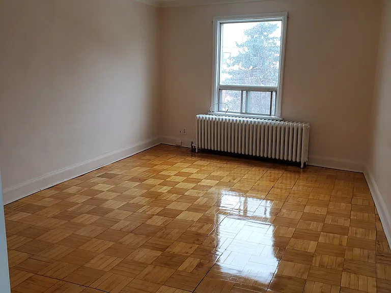 132 Castlefield Ave #101 — Photo 2
