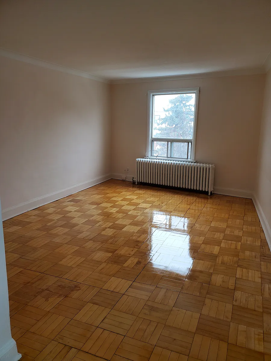 Building Photo - 132 Castlefield Ave #101